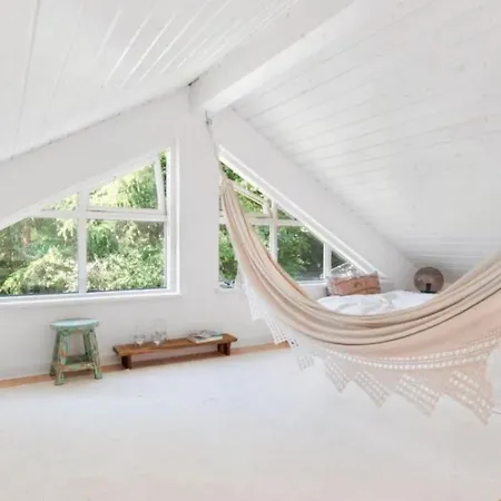 Feriehus Stylish Summer House On A Beautiful Natural Plot