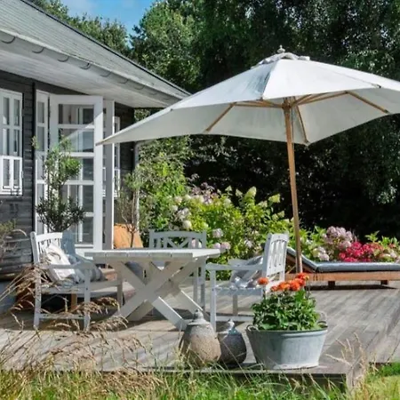 Feriehus Stylish Summer House On A Beautiful Natural Plot