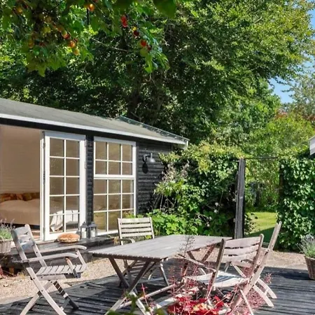 Feriehus Stylish Summer House On A Beautiful Natural Plot *